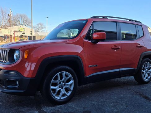 Used 2016 Jeep Renegade Latitude image 2