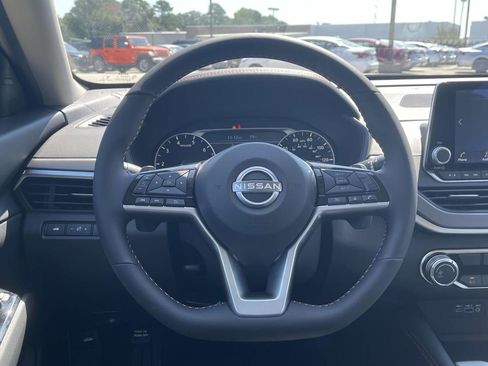 New 2025 Nissan Altima 2.5 SR image 14