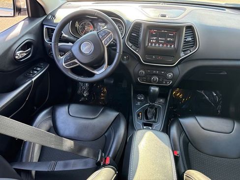 Used 2019 Jeep Cherokee Latitude Plus w/ Cold Weather Group image 17