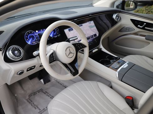 Used 2022 Mercedes-Benz EQS 580 4MATIC Sedan image 18