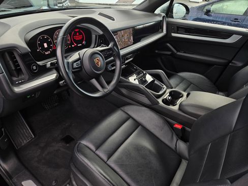 Used 2024 Porsche Cayenne image 8