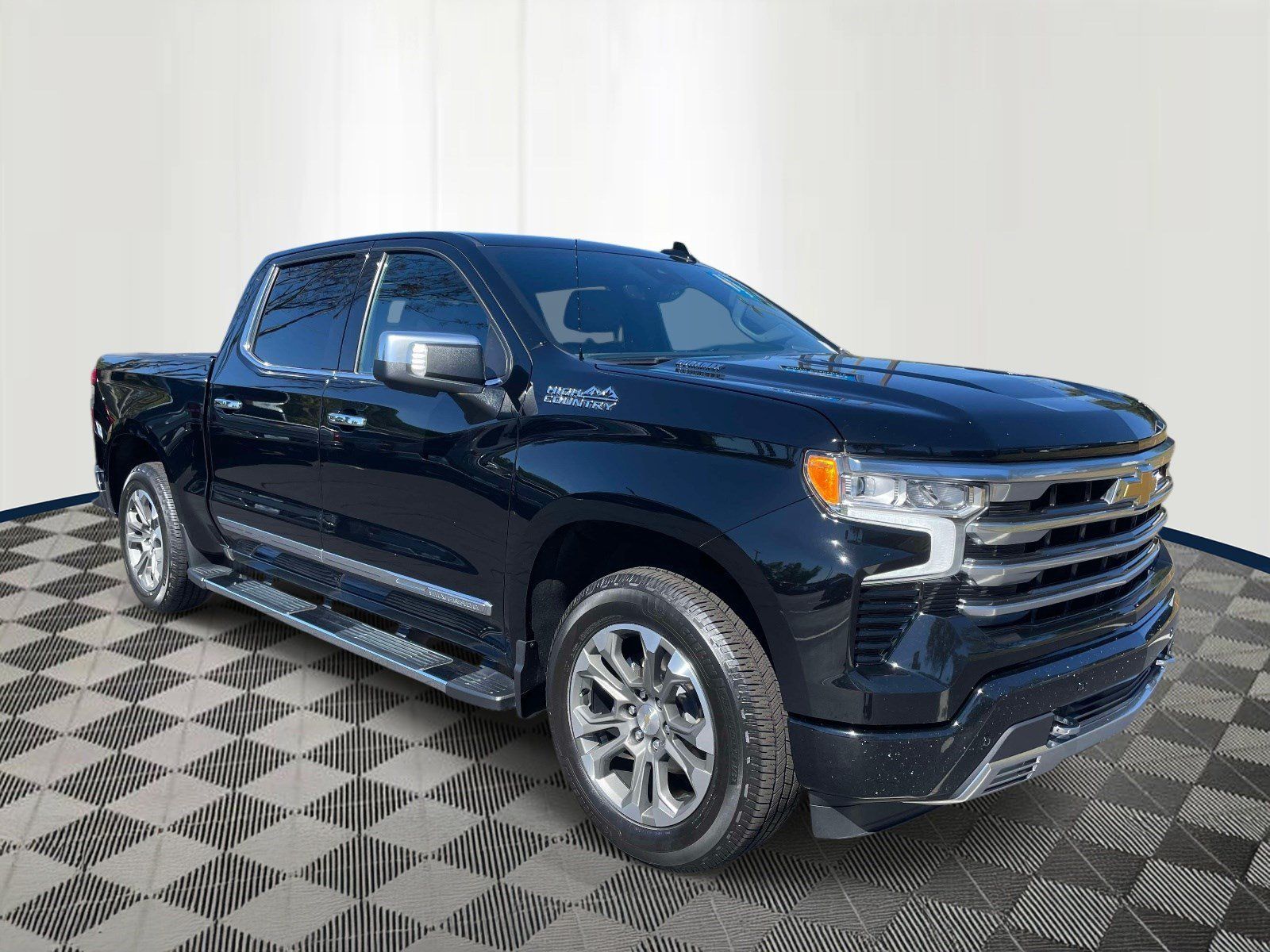 Used 2024 Chevrolet Silverado 1500 High Country w/ Technology Package AWD/4WD image 3