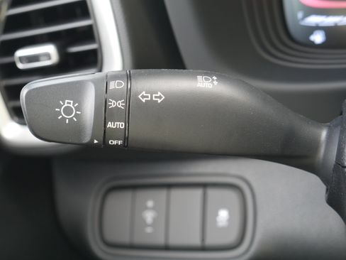 Used 2026 Hyundai Venue SEL FWD image 28