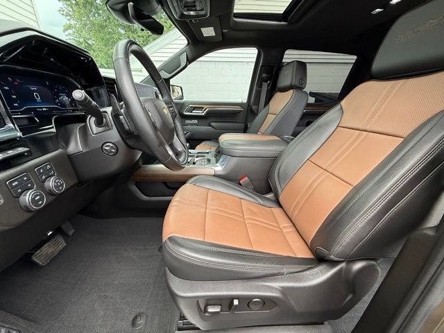 Used 2023 Chevrolet Silverado 1500 High Country w/ High Country Premium Package AWD/4WD image 16