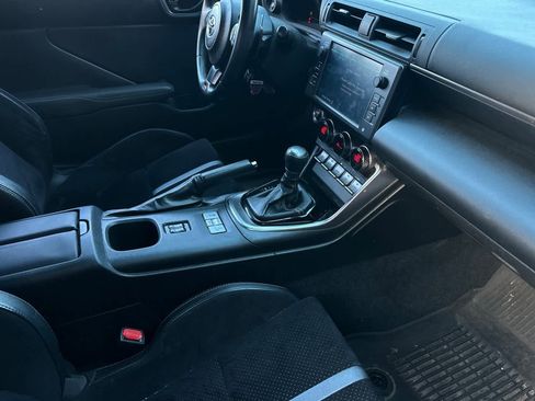 Used 2022 Toyota GR86 Premium image 16