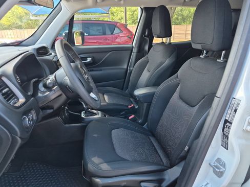 Used 2023 Jeep Renegade Latitude AWD/4WD image 29