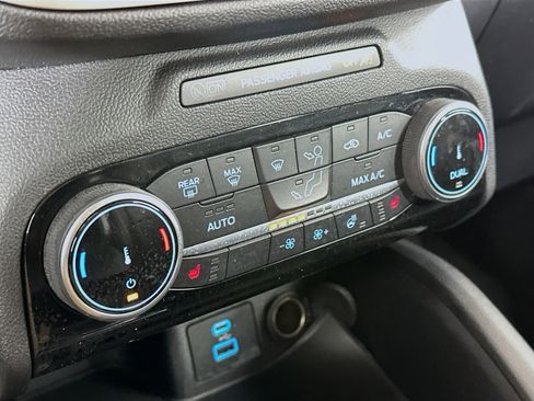 Used 2022 Ford Escape SEL image 23