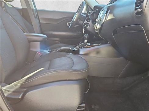 Used 2016 Kia Soul + image 20