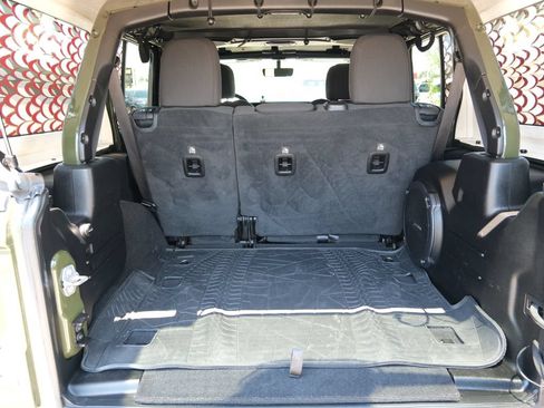 Used 2021 Jeep Wrangler Unlimited Rubicon w/ Dual Top Group AWD/4WD image 34