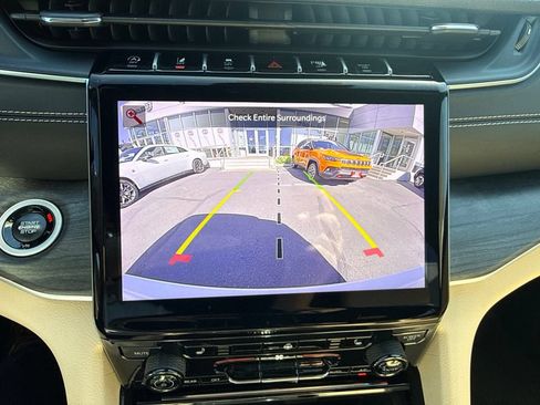 Certified 2025 Jeep Grand Cherokee Limited RWD image 21