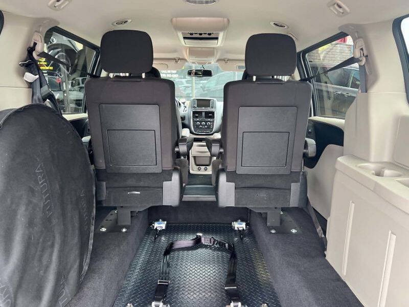Used 2017 Dodge Grand Caravan SE w/ Power Window Group FWD image 36