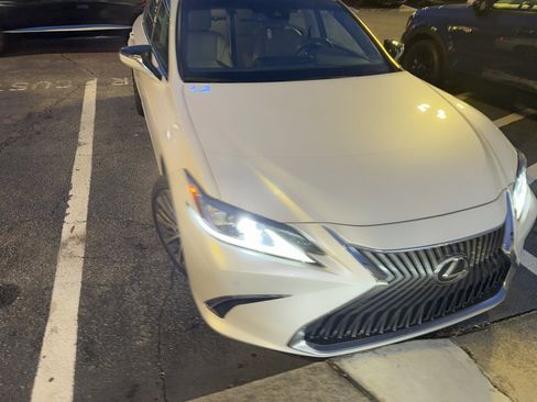 Used 2021 Lexus ES 250 w/ Premium Package image 2