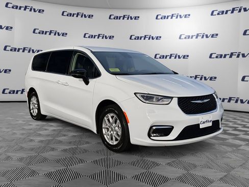 Used 2024 Chrysler Pacifica Touring-L image 8