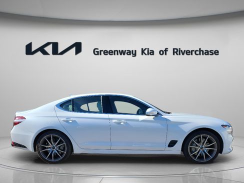 Used 2025 Genesis G70 2.5T image 7