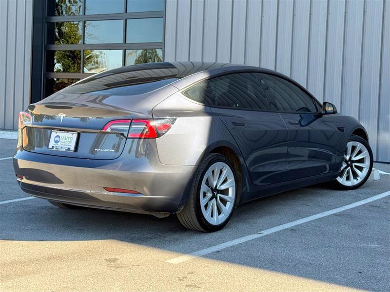 Used 2022 Tesla Model 3 Long Range AWD/4WD image 5