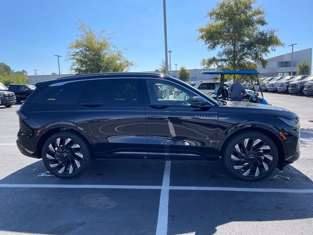 Used 2024 Lincoln Nautilus Black Label w/ Jet Appearance Package (87T) AWD/4WD image 8