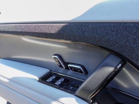 Used 2023 Land Rover Range Rover Sport SE image 15