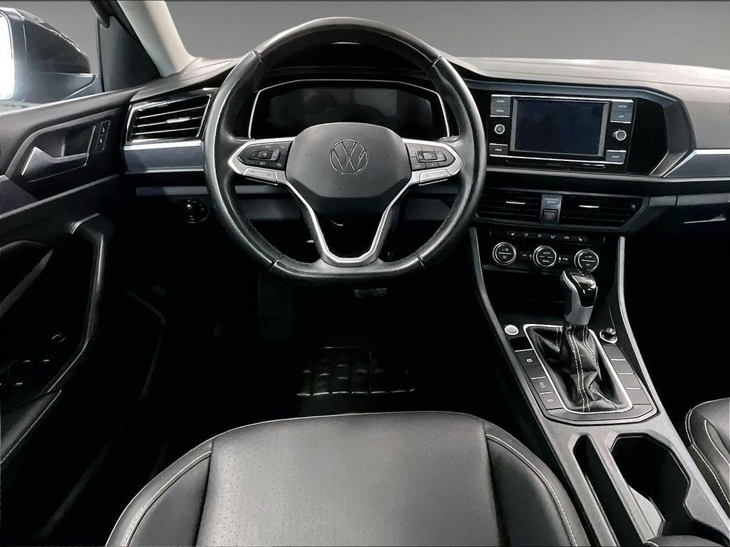 Used 2024 Volkswagen Jetta SE FWD image 17