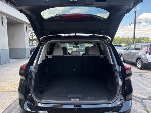 Used 2025 Nissan Rogue SV FWD image 33