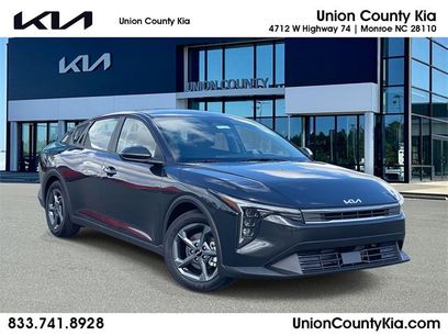 New 2025 Kia K4 LXS