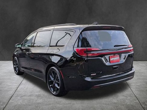 Used 2025 Chrysler Pacifica Limited FWD image 7