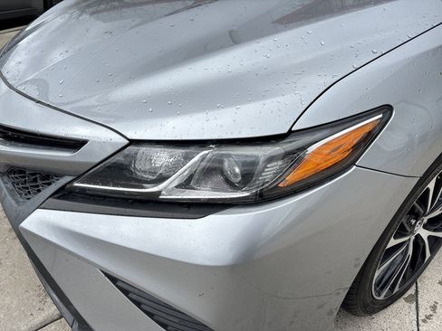 Used 2020 Toyota Camry SE image 6