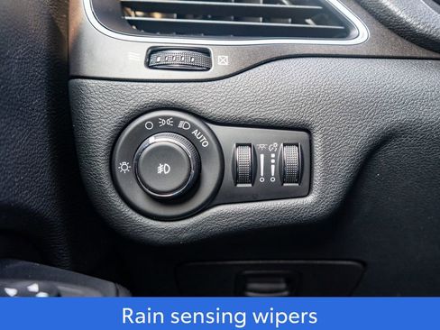 Used 2022 Jeep Cherokee Trailhawk image 17