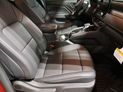 Used 2025 Chevrolet Colorado LT w/ LT Convenience Package image 17