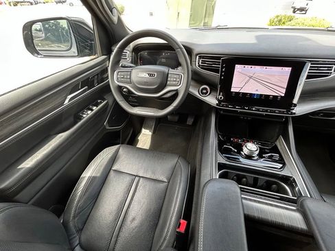 Used 2024 Jeep Wagoneer Series III AWD/4WD image 9