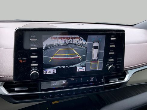 Certified 2024 Toyota Sienna Platinum FWD image 25