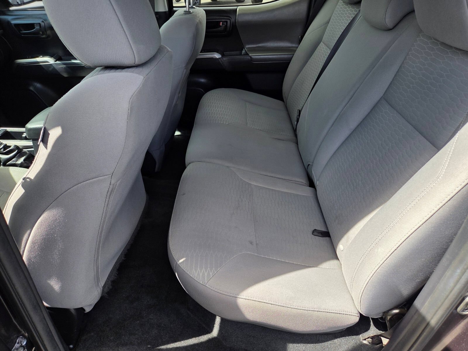 Used 2018 Toyota Tacoma SR5 RWD image 11