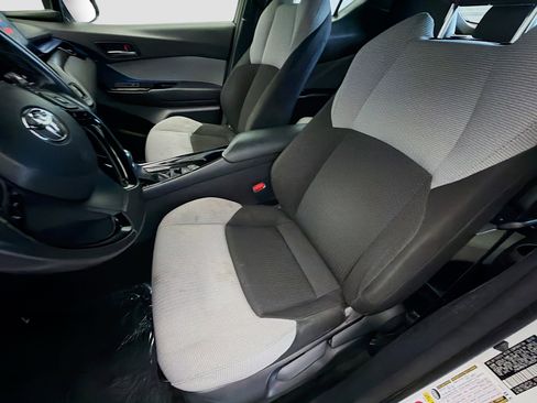 Used 2019 Toyota C-HR XLE FWD image 9