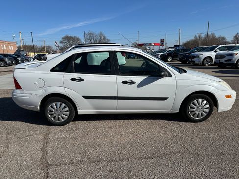 Used 2000 Ford Focus LX image 7