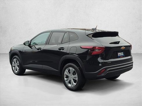 Used 2024 Chevrolet Trax LS image 7