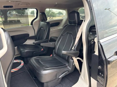 Used 2021 Chrysler Voyager Lxi FWD image 10