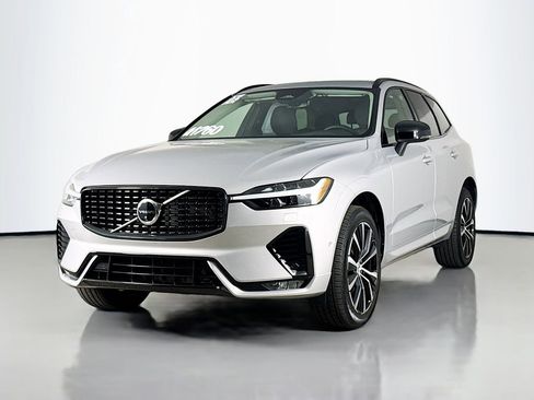 Used 2025 Volvo XC60 B5 Plus AWD/4WD image 3