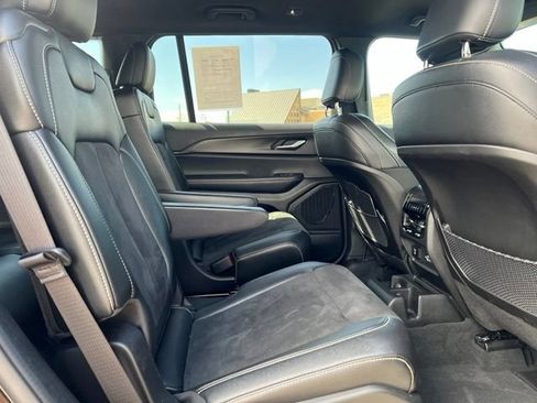Used 2024 Jeep Grand Cherokee L Laredo AWD/4WD image 20