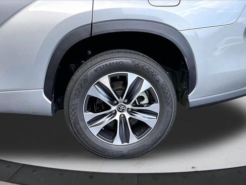 Used 2021 Toyota Highlander XLE FWD image 35