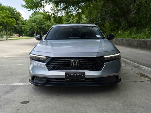 Used 2025 Honda Accord Sport image 3