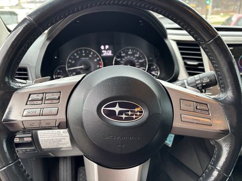 Used 2011 Subaru Outback 2.5i Limited image 9