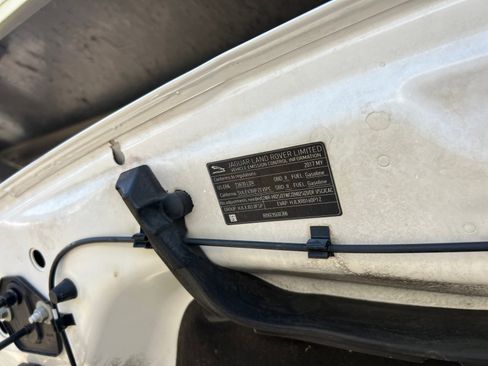 Used 2017 Jaguar XF Premium image 14