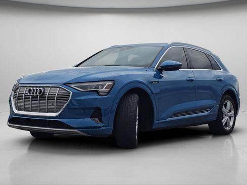 Used 2019 Audi e-tron Prestige w/ Prestige Package image 20