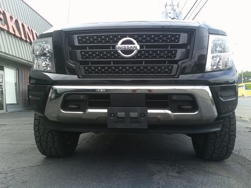 Used 2021 Nissan Titan SV w/ SV Convenience Package AWD/4WD image 18