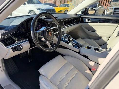 Used 2018 Porsche Panamera 4S image 9