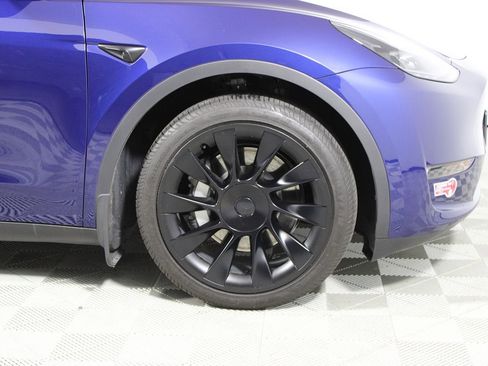 Used 2023 Tesla Model Y Long Range image 23