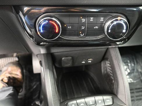 Used 2025 Chevrolet TrailBlazer LT AWD/4WD image 32