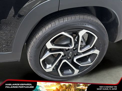 Used 2025 Chevrolet Trax RS w/ Sunroof Package FWD image 11