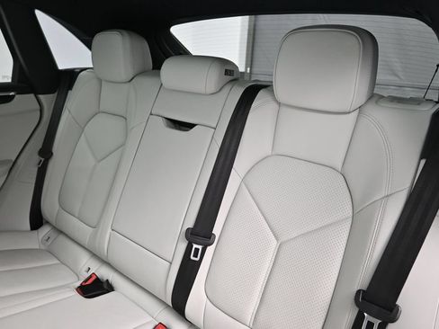Used 2024 Porsche Macan AWD/4WD image 6