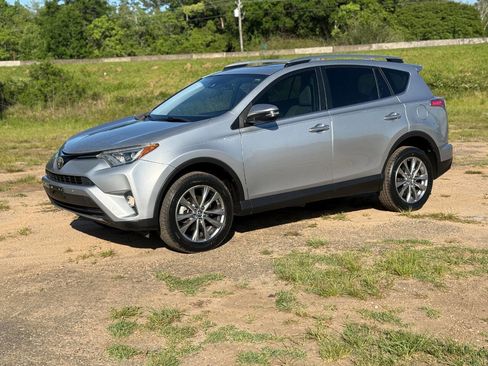 Used 2017 Toyota RAV4 Limited image 1
