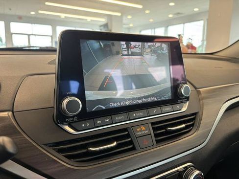 Certified 2025 Nissan Altima 2.5 SV FWD image 19